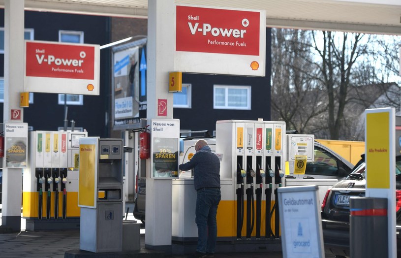 Po początkowym spadku, ceny paliw w Niemczech znów wzrosły /AFP
