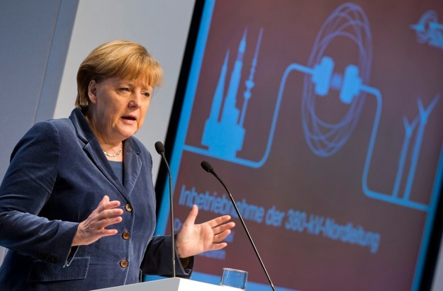 Po podwyżkach więcej będzie zarabiać m.in. kanclerz Angela Merkel /JENS BUETTNER    /PAP/EPA
