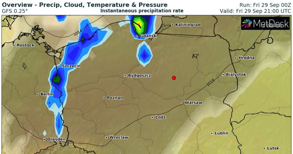 Po południu i wieczorem z zachodu napłynie front atmosferyczny, niosący zachmurzenie i deszcze. W nocy z piątku na sobotę również będzie padać /wxcharts /