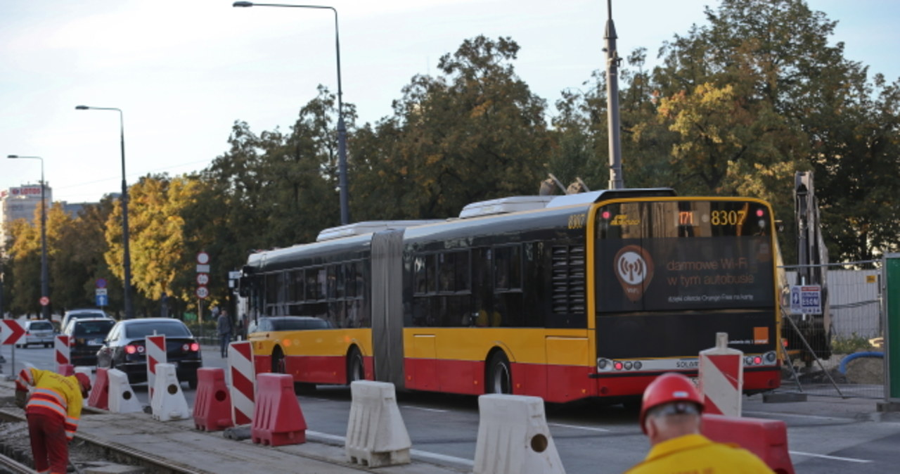 Po ponad 4 miesiącach samochody wróciły na Marszałkowską