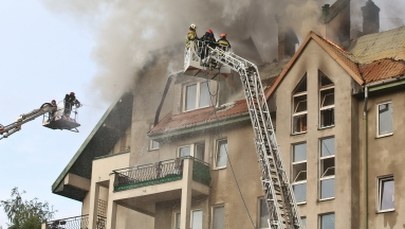 Po pożarze bloku od 3 tygodni nie mogą wrócić do swoich mieszkań