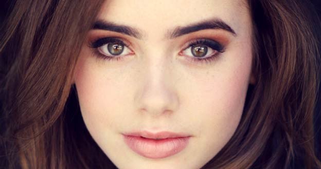 Po premierze "Daru Anioła" Lily Collins nie powinna narzekać na brak kolejnych propozycji /materiały prasowe