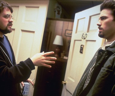 Po premierze "Sprzedawców" kariera Smitha przyspieszyła. W 1997 roku nakręcił "W pogoni za Amy". To opowieść o komiksowym Neardzie, który zakochuje się w pięknej dziewczynie, nie wiedząc, że jego wybranka jest lesbijką. Film został dobrze przyjęty przez krytyków i stał się przepustką do wielkiej kariery Bena Afflecka, który zagrał w filmie główną rolę. "W pogoni za Amy" zachwalał sam Quentin Tarantino, który powiedział, że jest to "skok w karierze Kevina Smitha".