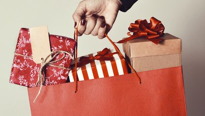 Po prezenty na tańszym paliwie albo pociągiem 