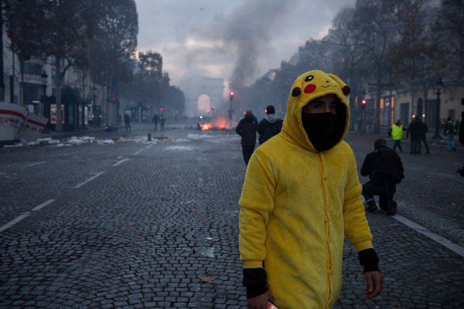 Po protestach we Francji: Hańba dla dopuszczających się przemocy /	JULIEN DE ROSA /PAP/EPA