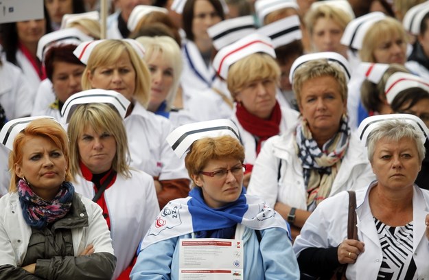 Po przegłosowaniu poprawek zmieni się sytuacja zawodowa pielęgniarek. /Andrzej Grygiel /PAP