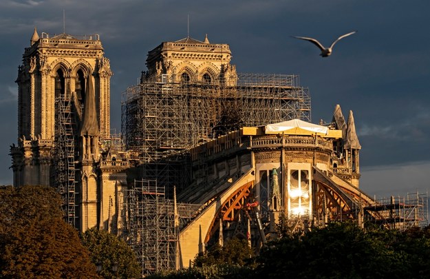 Po raz pierwszy od ponad 200 lat w katedrze Notre Dame nie odbędzie się pasterka /IAN LANGSDON /PAP/EPA