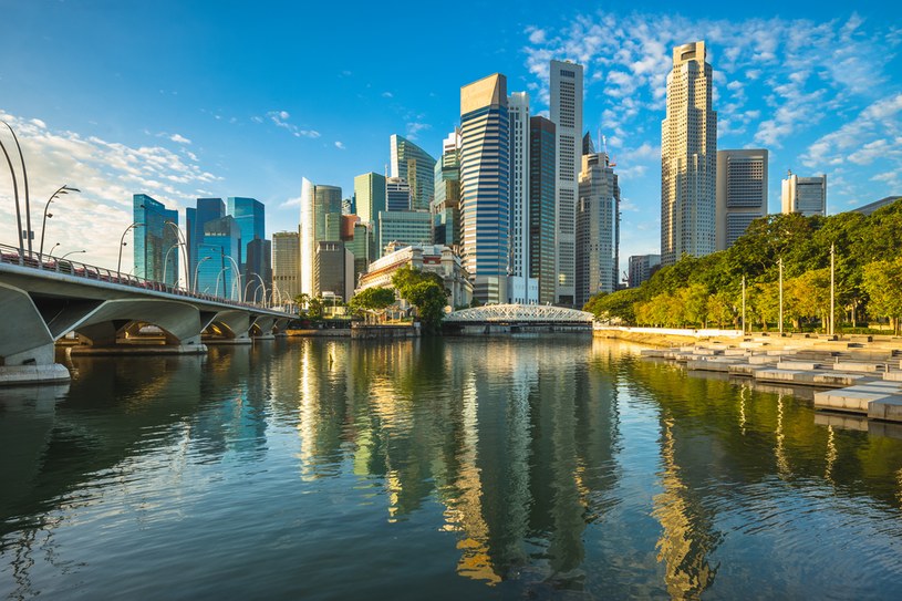 Po raz pierwszy od wielu dekad Singapur nakłada sankcje, jednostronnie, bez wytycznych Rady Bezpieczeństwa ONZ. Na zdjęciu panorama Singapuru /123RF/PICSEL