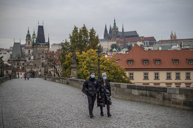 Po raz pierwszy prawie 15 tys. nowych przypadków koronawirusa w Czechach /Martin Divisek /PAP/EPA