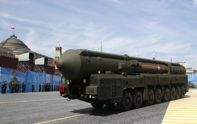 Po raz pierwszy przy takiej okazji pokazane zostały wielogłowicowe pociski balistyczne dalekiego zasięgu na mobilnych wyrzutniach RS-24 Jars /YURI KOCHETKOV /PAP/EPA