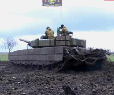 Po raz pierwszy zdobyli „nowy” czołg Rosjan. Zaskakuje uwstecznieniem