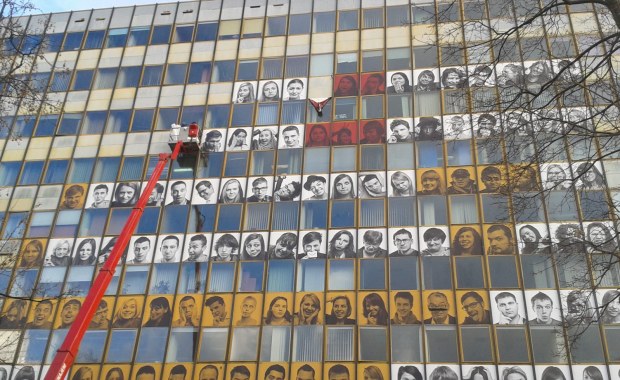 Po remoncie, ale już bez zdjęć studentów. "Może zostali prezesami"