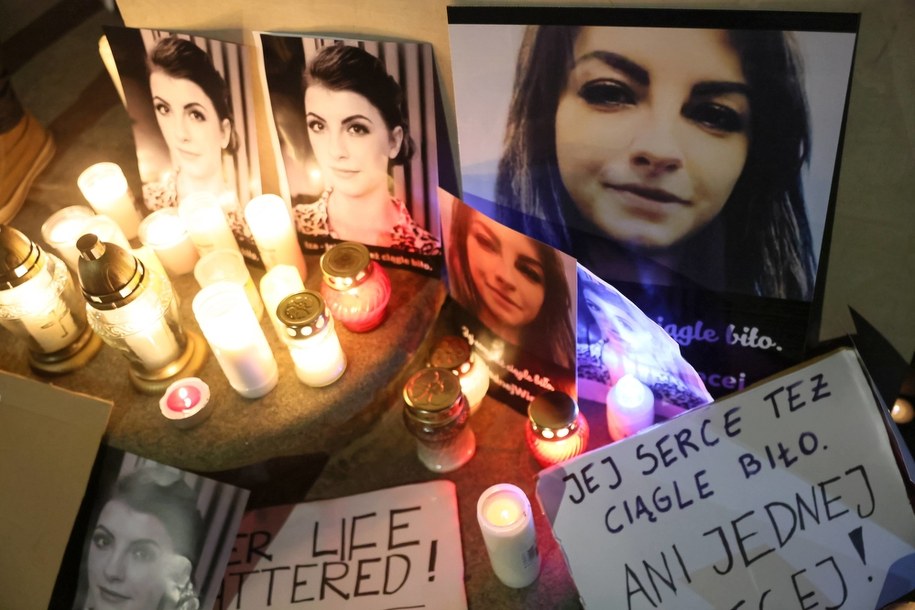 Po śmierci 30-letniej Izy, w wielu miastach Polski odbyły się protesty pod hasłem "Ani jednej więcej" / 	Leszek Szymański    /PAP