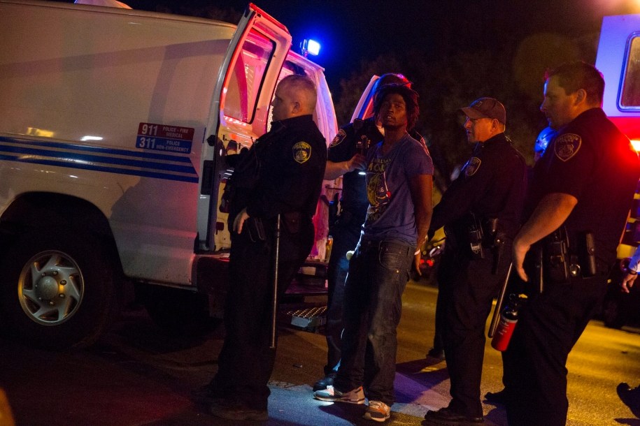 Po śmierci Graya w USA wybuchły protesty przeciwko brutalności policji. Aresztowano w sumie 250 osób (na zdjęciu: aresztowany w Baltimore) /JOHN TAGGART /PAP/EPA