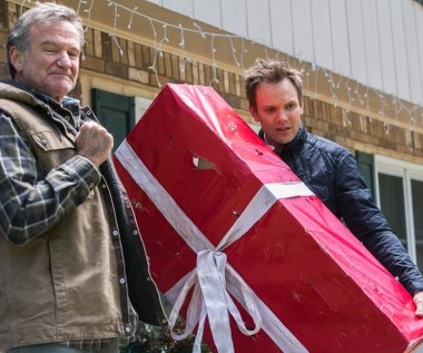 Po śmierci Robina Williamsa do kin trafiło kilka filmów z udziałem aktora. Pierwszym z nich była świąteczna komedia "A Merry Friggin' Christmas", której premierę zaplanowano na 7 listopada 2014.

Ostatniego Bożego Narodzenia z Robinem Williamsem nie dane było spędzić polskiej widowni, czarna komedia w reżyserii Tristrama Shapeero spotkała się bowiem z negatywną reakcją krytyki i film w ogóle nie trafił na nasze ekrany.