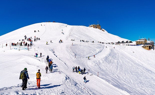 Po śnieżycach wyszło słońce. Warunki dla narciarzy w Tatrach coraz lepsze