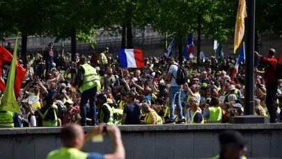Po sobotnich protestach "żółtych kamizelek" zatrzymano ponad 120 osób