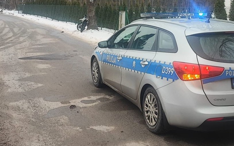 Po sprawdzeniu w systemie okazało się, że motocykl, którym poruszał się 15-latek, jest niezarejestrowany. /KPP Puławy /Policja