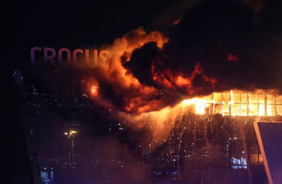 Po strzelaninie w centrum handlowym wybuchł pożar /VASILY PRUDNIKOV /PAP/EPA