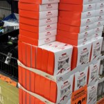 Po świętach Biedronka przecenia wszystko. Te słodycze znikają z półek