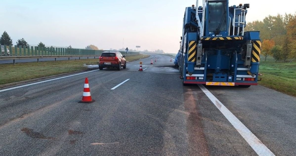 Po sześciu godzinach od zgłoszenia trasa w kierunku Gdańska znowu była przejezdna. Ale tylko lewym pasem. /Komenda Powiatowa Policji w Tczewie /