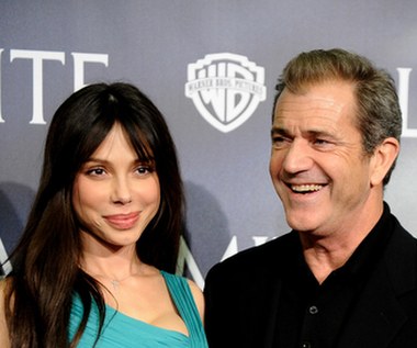 Po takim sukcesie Gibson bez problemu otrzymał pieniądze na realizację kolejnego projektu. "Apocalypto" opowiadało o życiu i kulturze cywilizacji Majów. Twórca "Bravehearta" ponownie zdecydował się na użycie rodzimego języka swych bohaterów oraz pokazanie ekstremalnej przemocy. Film nie powtórzył sukcesu "Pasji", zarabiając "tylko" 120 milionów dolarów. 

Po "Apocalypto" nastąpiła czteroletnia przerwa w karierze aktora. W tym czasie zaczęło się sypać jego życie osobiste. Po 26 latach małżeństwa rozstał się z żoną. W mediach coraz częściej pojawiały się informacje o jego problemach z alkoholem. Największe szkody w jego wizerunku uczyniły taśmy, ujawnione w 2010 roku. Utrwaliły one rozmowę pijanego Gibsona i jego ówczesnej narzeczonej, Oksany Grigorievej. Aktor używał w nich obraźliwych zwrotów o charakterze rasistowskim, antysemickim i homofobicznym. Gibson zapewniał później, że jego wypowiedzi zostały sfabrykowane.

 