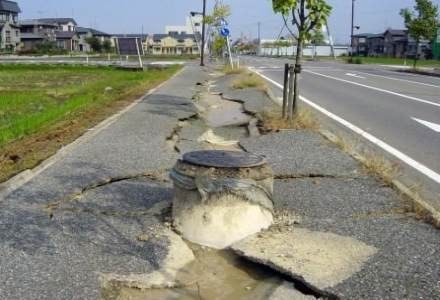 Po trzęsieniu ziemi w Chuetsu (Japonia) /kopalniawiedzy.pl