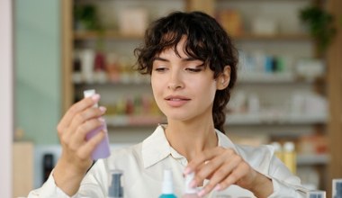 Po tym poznasz przeterminowane kosmetyki. Lepiej szybko je wyrzuć