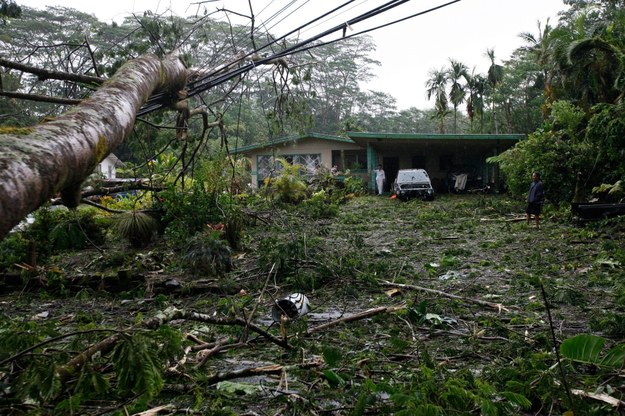 Po uderzeniu Iselle mieszkańcy Hawajów przygotowują się już na nadejście kolejnego huraganu, Julia /Bruce Omori /PAP/EPA