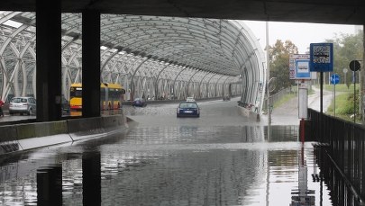 Po ulewie w Warszawie przepychanki na linii wojewoda - miasto
