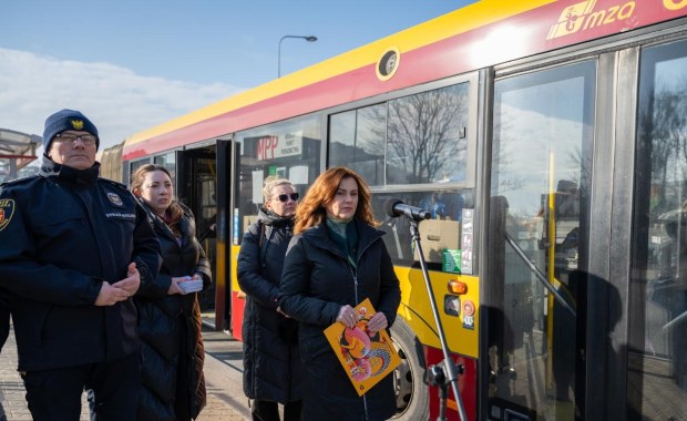 Po ulicach Warszawy jeździ autobus społeczny dla bezdomnych
