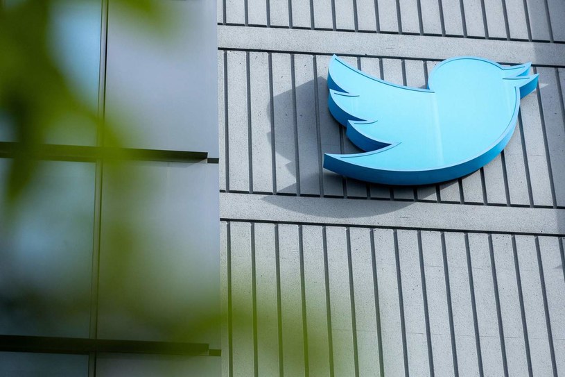 Po ultimatum Muska wielu pracowników Twittera odchodzi z firmy /Constanza HEVIA /AFP