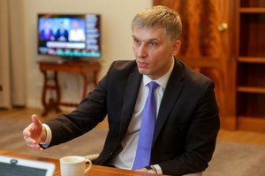 Po własnej dymisji Piotr Nowak nie przerywa pracy i podpisuje dokumenty