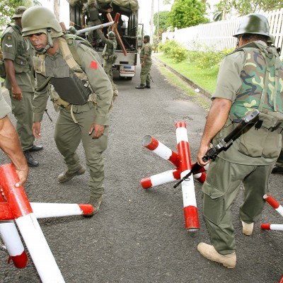 Po wojskowym przewrocie na Fidżi dowódcy armii szukają członków rządu /AFP