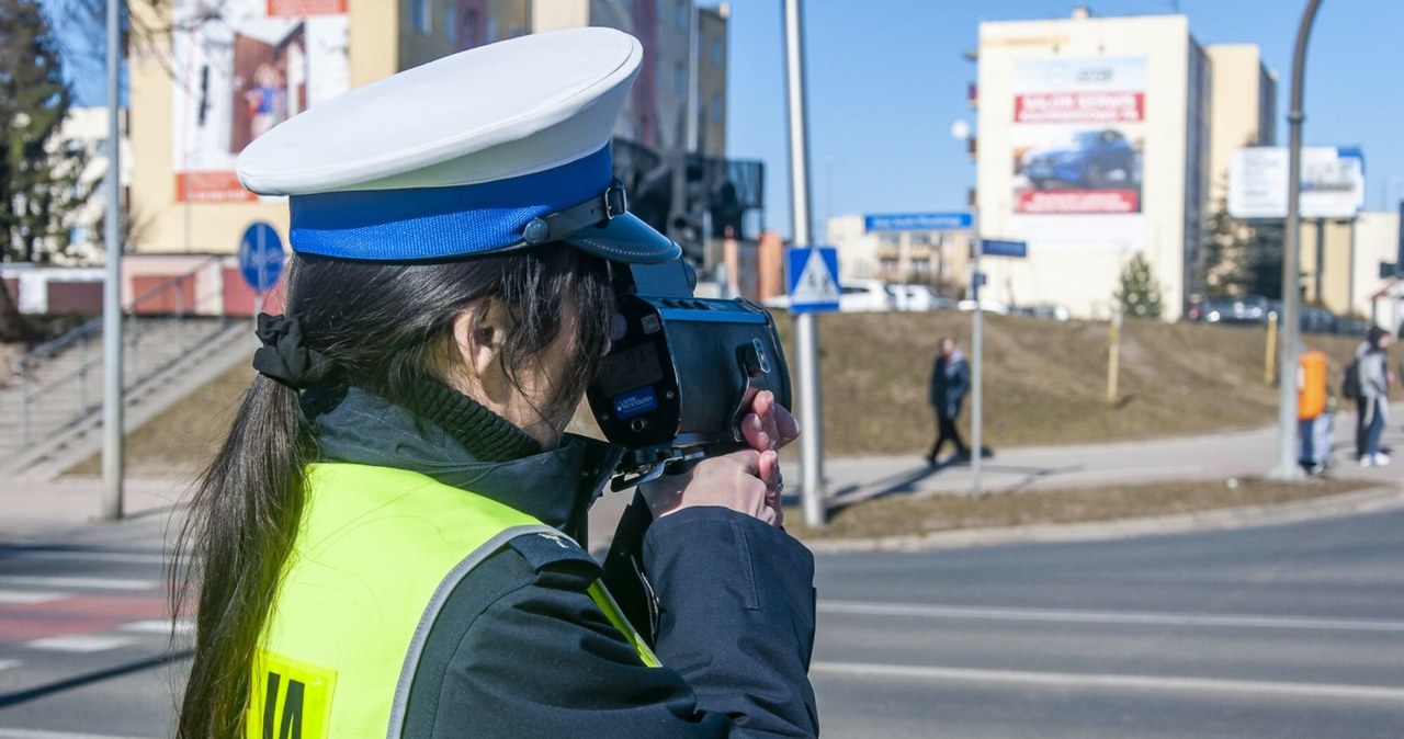 Po wprowadzeniu nowych mandatów kierowcy zwolnili. Ale nie na długo... /Stanisław Bielski/Reporter /Agencja SE/East News