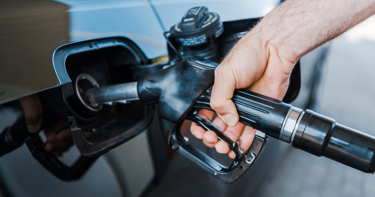 Po wygaśnięciu rabatu paliwowego kierowcy na niemieckich stacjach benzynowych muszą płacić znacznie więcej niż kierowcy w krajach sąsiadujących z RFN /123RF/PICSEL