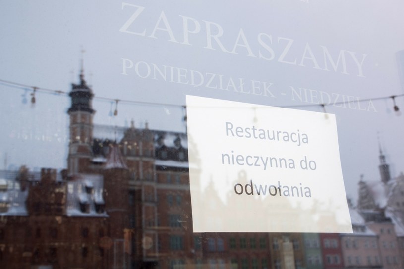 Po zakończeniu drugiego lockdownu, bary i restauracje wciąż mierzą się z problemami /Wojciech Stróżyk /Reporter