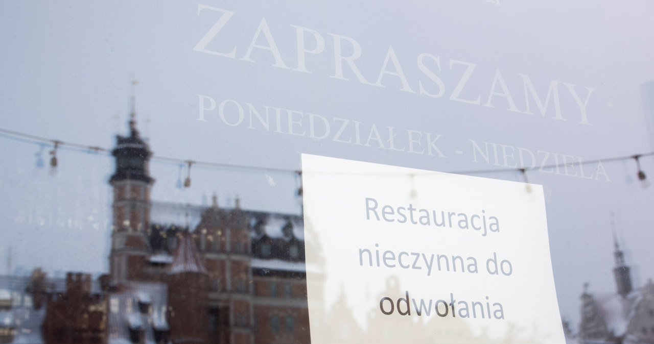 Po zakończeniu drugiego lockdownu, bary i restauracje wciąż mierzą się z problemami /Wojciech Stróżyk /Reporter