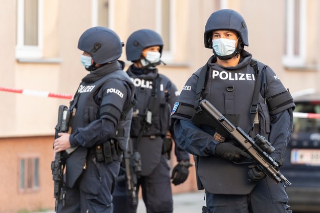 Po zamachu policja pojawiła się w austriackich meczetach /FELIX HUBER /PAP/EPA