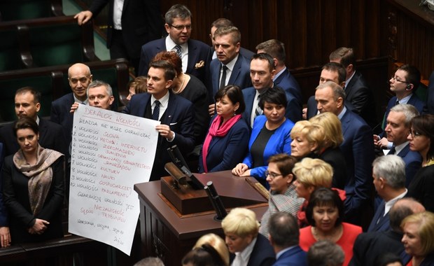 PO zawiesza protest, poseł PiS: Muppet show się kończy. Nowoczesna wyśle budżet do TK