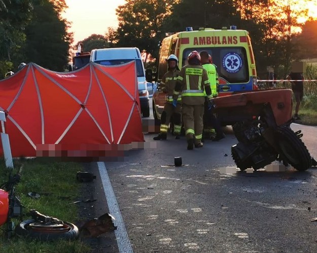 Po zderzeniu ciągnik się rozpadł /KPP Biłgoraj /Policja