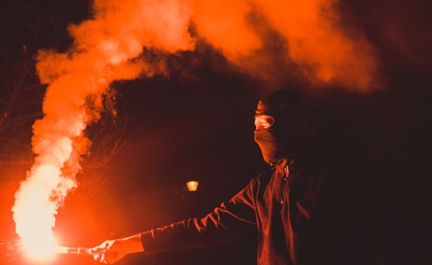 Pobicie hiszpańskich kibiców. Jest decyzja ws. funkcjonariuszki SW