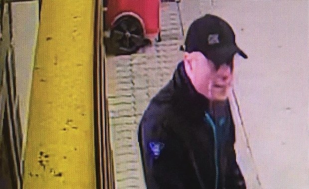 Pobicie kierowcy autobusu MPK. Policja poszukuje tego mężczyzny