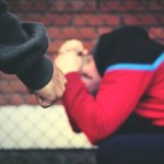 Pobicie w parku w Otwocku. Wiek napastników bulwersuje