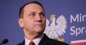 "Pobierać opłatę". Szef MSZ chce zmian przepisów ws. ewakuacji