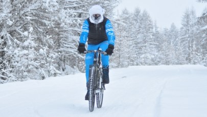 Pobił rekord w jeździe rowerem w ekstremalnych warunkach. "Najtrudniejsza była druga doba"