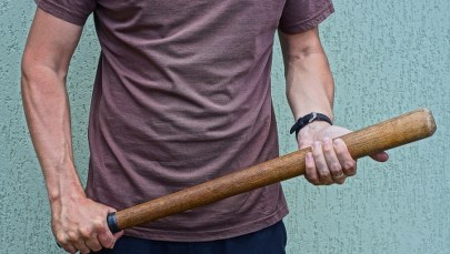 Pobił śpiącego kijem bejsbolowym. Z powodu konfliktu