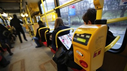 Pobili policjanta w autobusie. Są zarzuty dla braci z Warszawy