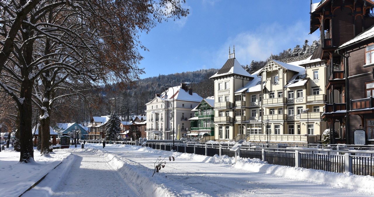 Pobyt w jednym z najpopularniejszych polskich uzdrowisk. Jak wygląda dzień z życia pensjonariusza sanatorium? /East News
