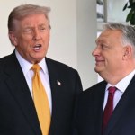 "Pocałunek śmierci" od Trumpa. Wielka przyjaźń pogrążyła Orbana
